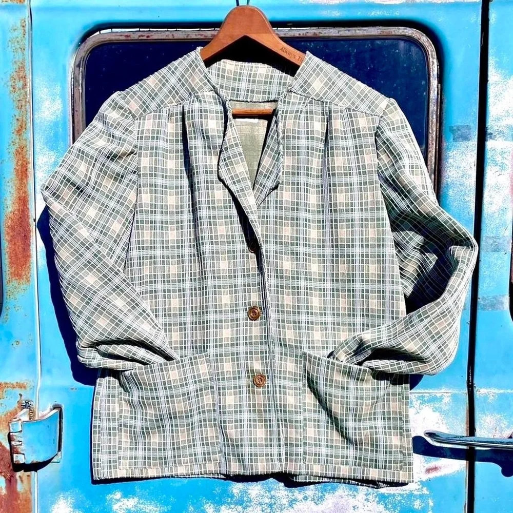50s handmade sage green & cream knit plaid jacket w/ faux tortoise buttons